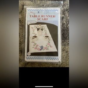 Jack Dempsey Decorative Table Runner / Scarf Bird Stitch Embroidery 15”x42”